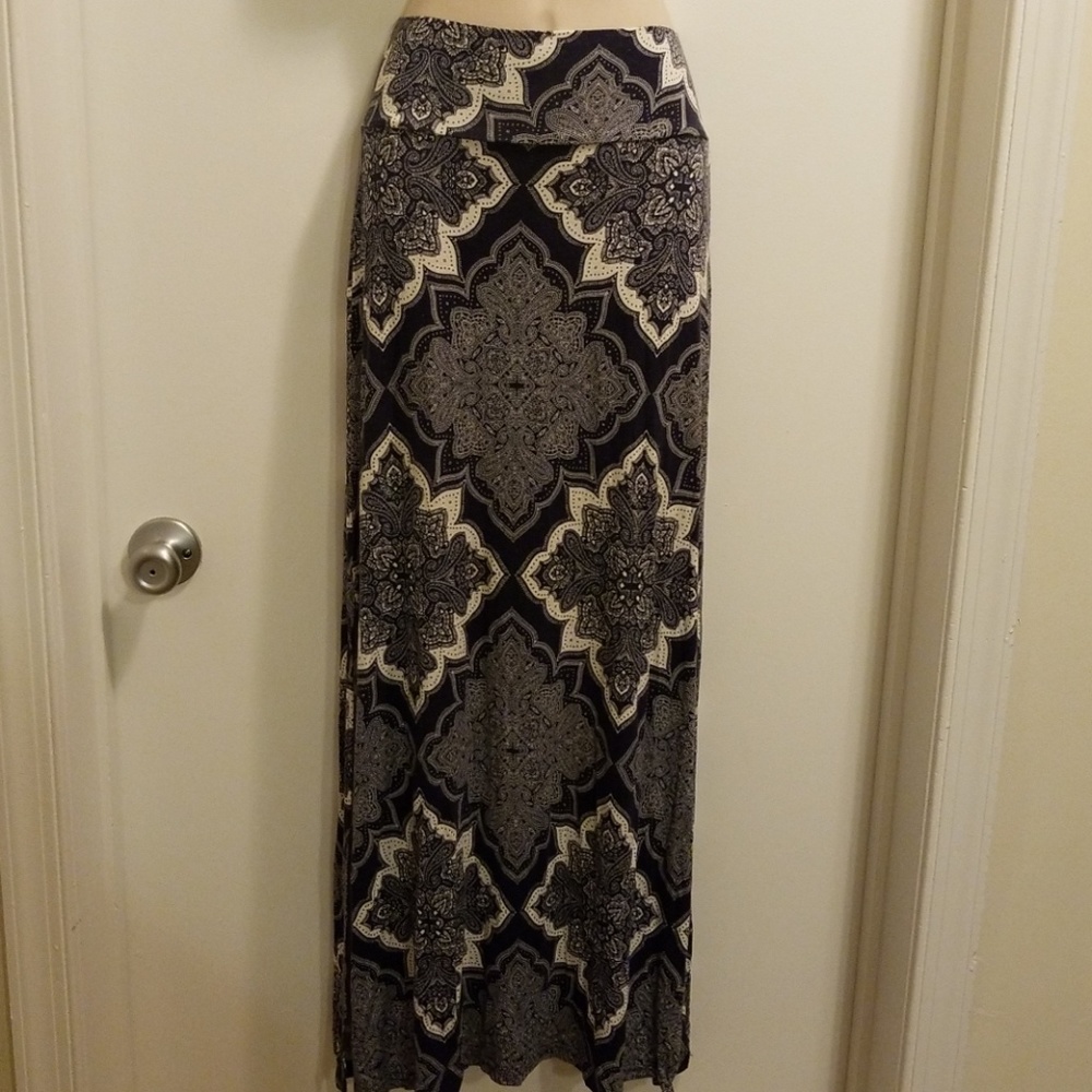 Charlotte russe women's navy and white maxi skirt - Picture 5 of 8